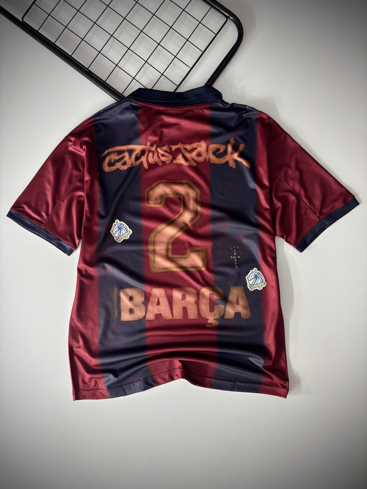 CAMISA RETRÔ BARCELONA X TRAVIS SCOTT 2000/01