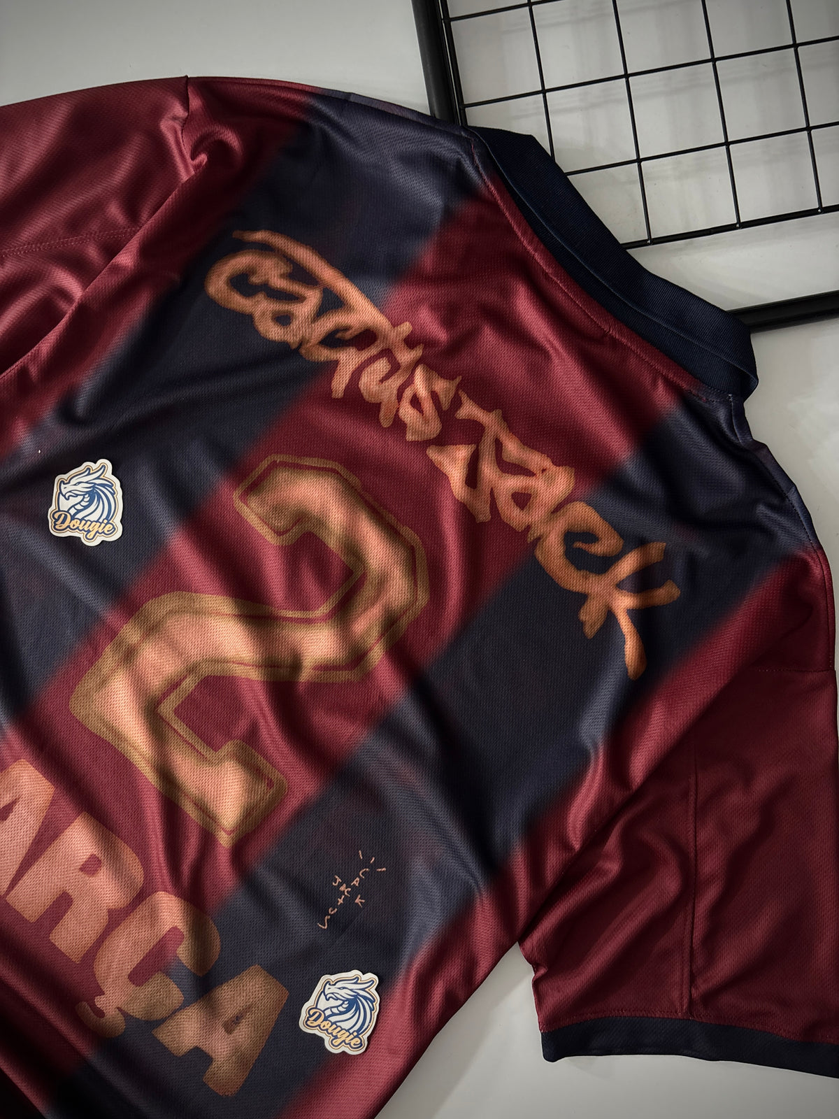 CAMISA RETRÔ BARCELONA X TRAVIS SCOTT 2000/01